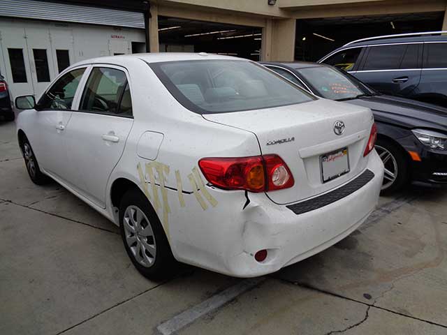 TOYOYA COROLLA 2011